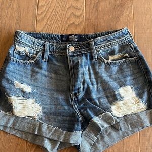 Hollister jean shorts. Great condition! High-Rise Mom Short. Size 7/W28.